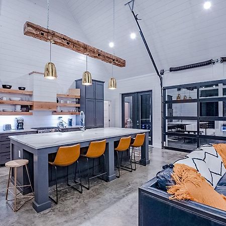 "The Barndo" 4Br Luxury Cabin, Hot Tub, Fire Pit, Bunks, Arcades, Playhouse! 布罗肯鲍 外观 照片
