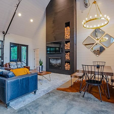 "The Barndo" 4Br Luxury Cabin, Hot Tub, Fire Pit, Bunks, Arcades, Playhouse! 布罗肯鲍 外观 照片