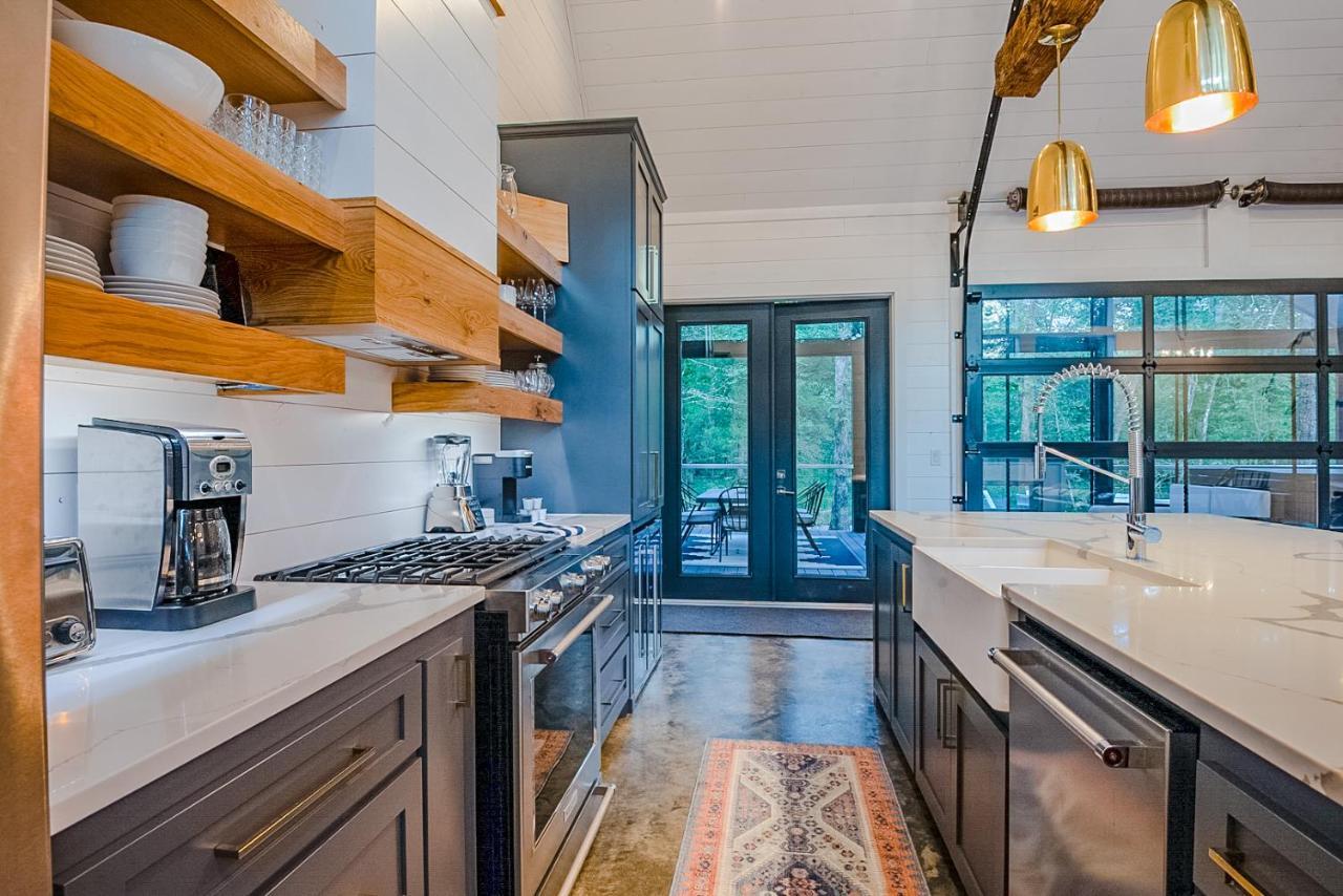 "The Barndo" 4Br Luxury Cabin, Hot Tub, Fire Pit, Bunks, Arcades, Playhouse! 布罗肯鲍 外观 照片
