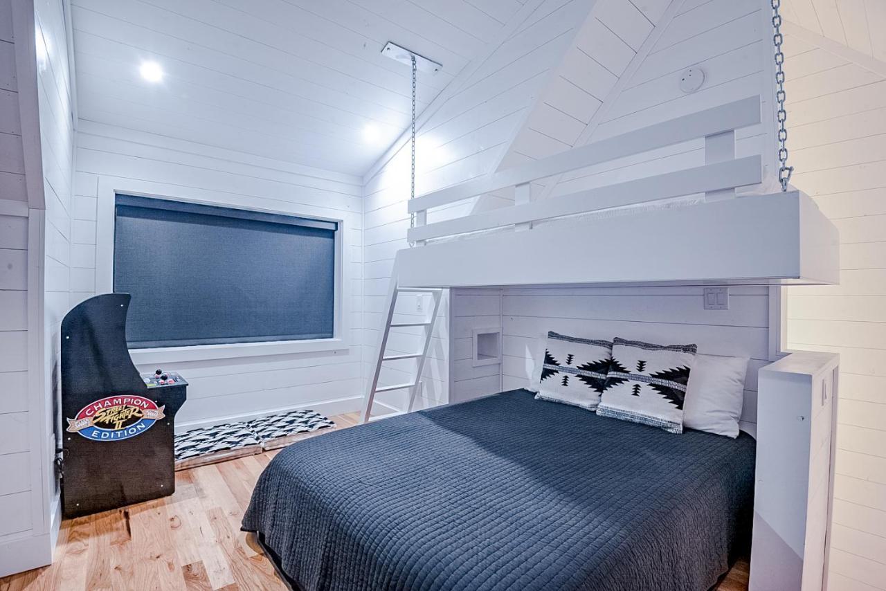 "The Barndo" 4Br Luxury Cabin, Hot Tub, Fire Pit, Bunks, Arcades, Playhouse! 布罗肯鲍 外观 照片