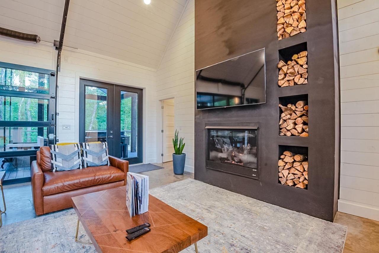 "The Barndo" 4Br Luxury Cabin, Hot Tub, Fire Pit, Bunks, Arcades, Playhouse! 布罗肯鲍 外观 照片