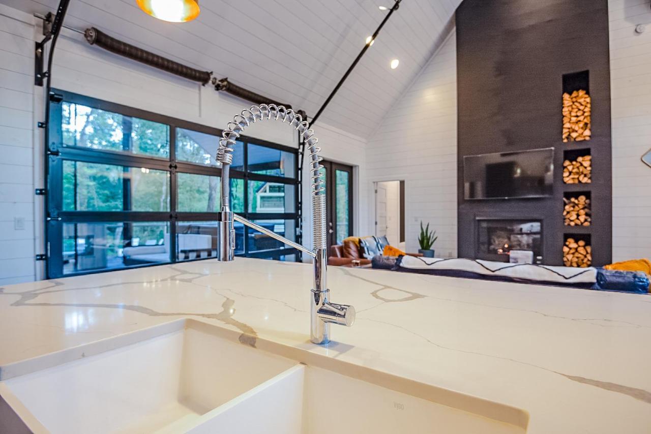 "The Barndo" 4Br Luxury Cabin, Hot Tub, Fire Pit, Bunks, Arcades, Playhouse! 布罗肯鲍 外观 照片